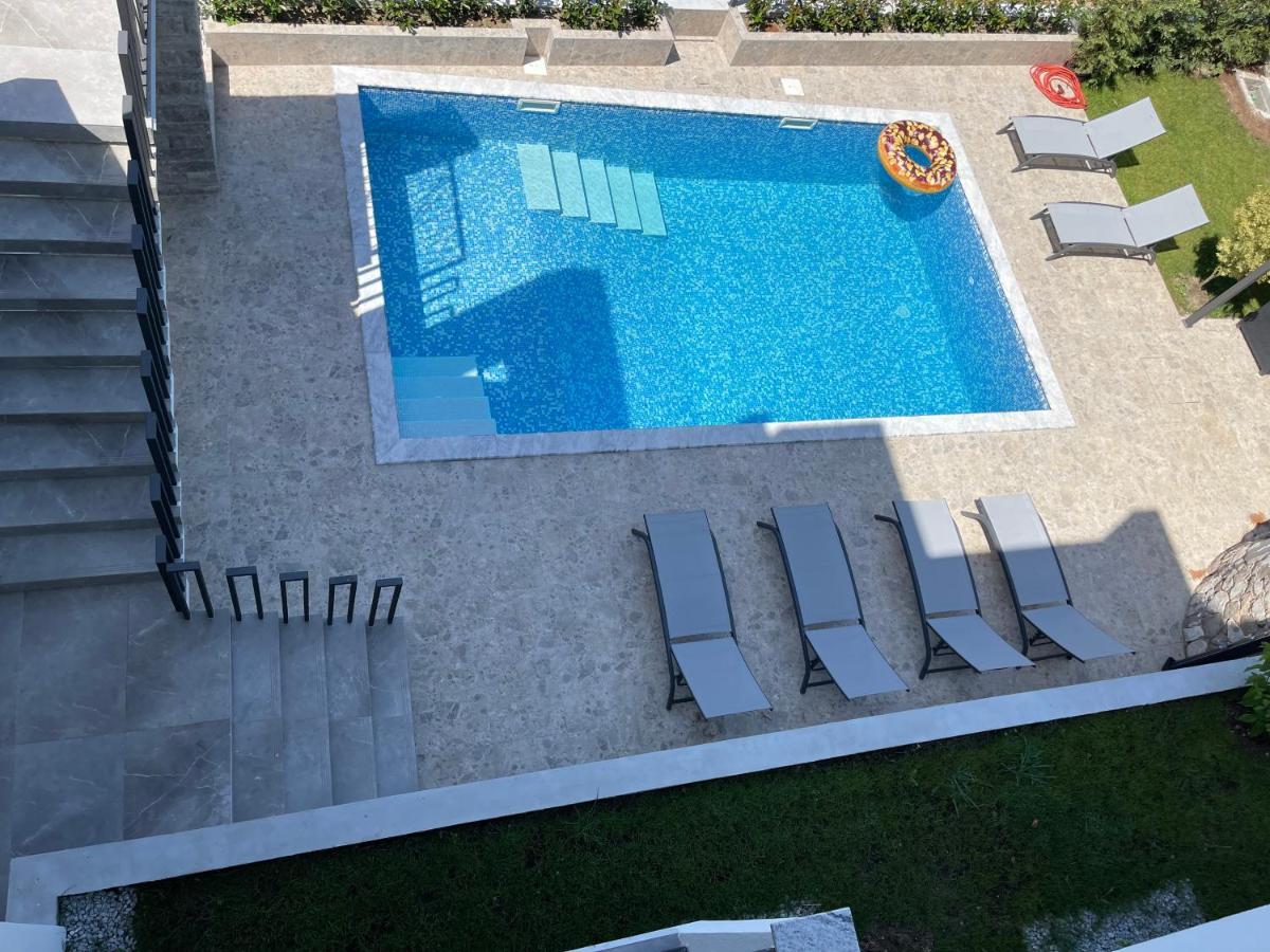 Villa Pine บาร์ ภายนอก รูปภาพ