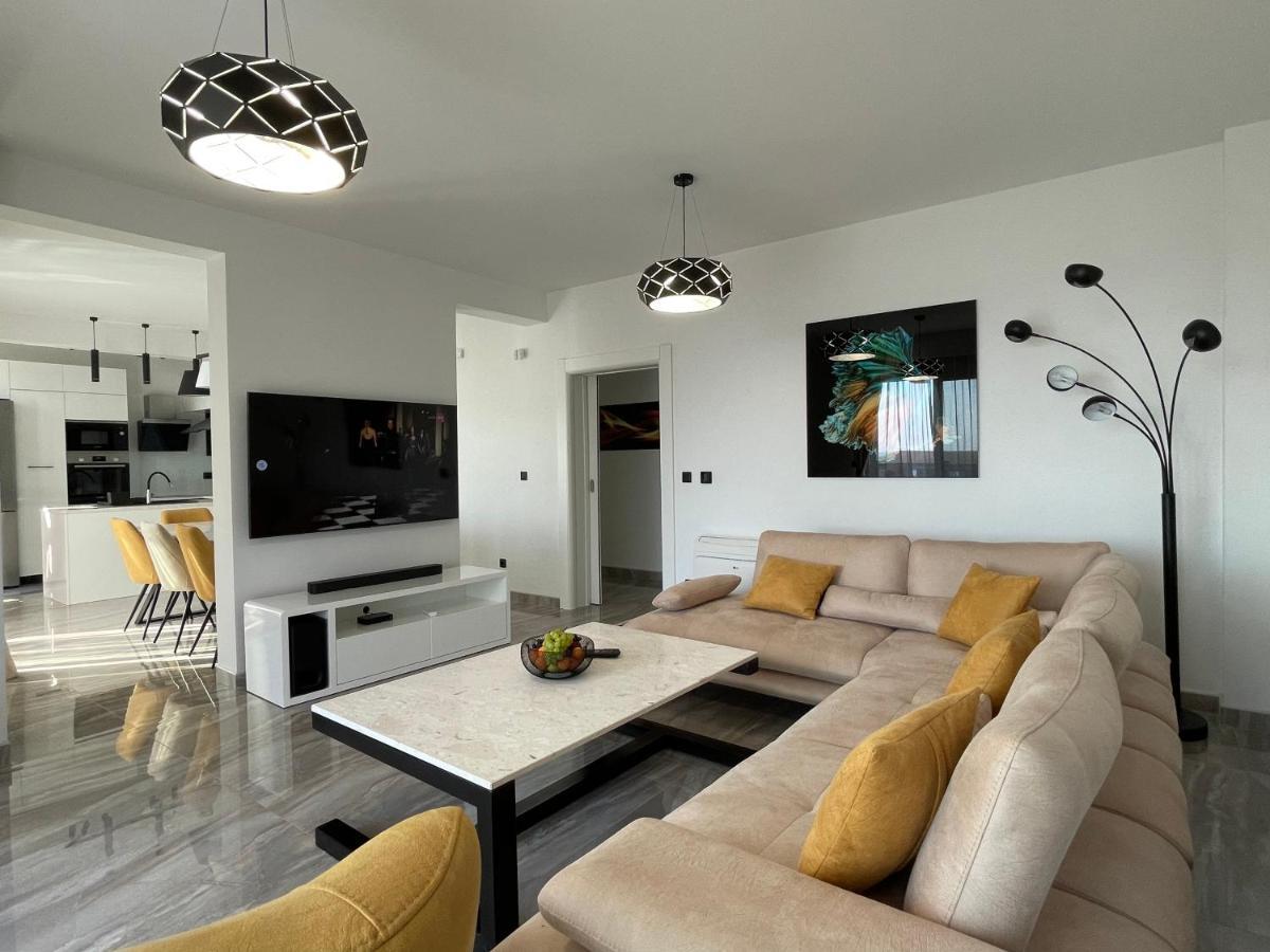 Villa Pine บาร์ ภายนอก รูปภาพ