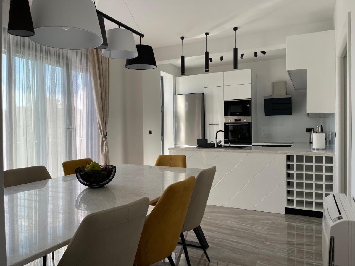 Villa Pine บาร์ ภายนอก รูปภาพ